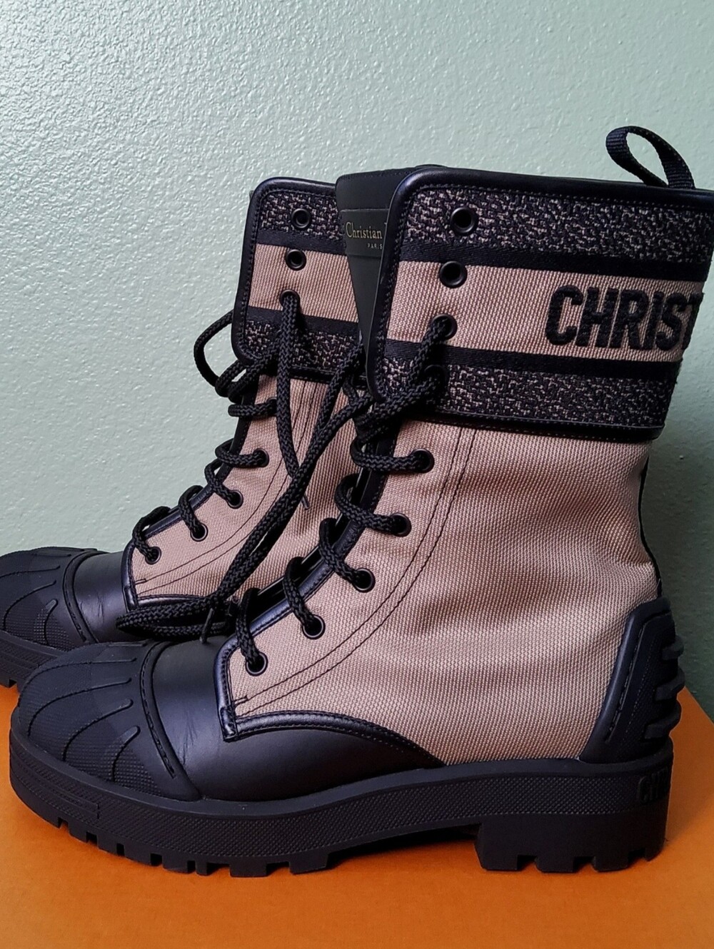 Authentic CHRISTIAN DIOR black /Beige 2023 D-Major Combat Boots Shoes 38 US 8